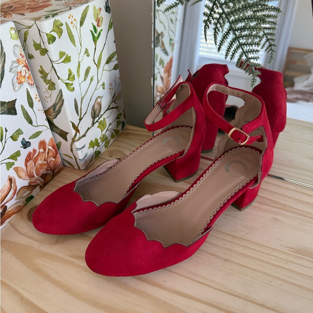 EDNA D'ORSAY RED PUMP HEELS IN FAUX SUEDE (Women’s 7M)